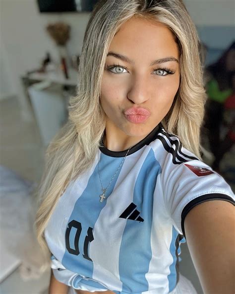 rubia argentina cogiendo